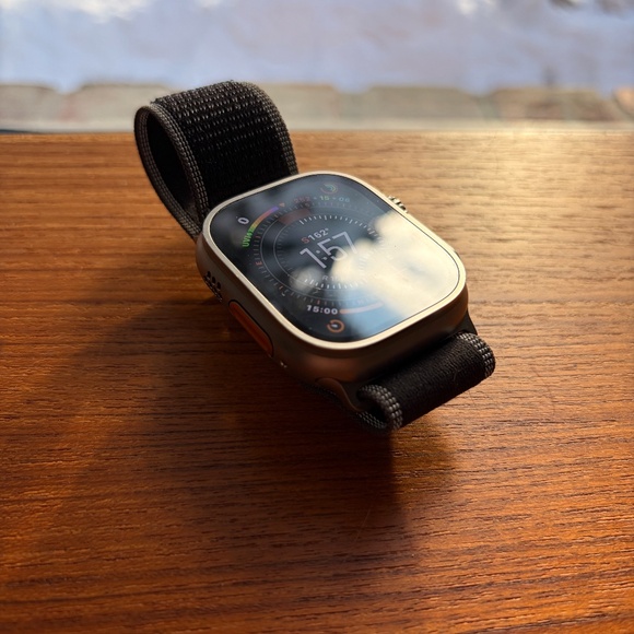 Apple Watch Ultra Titanium - Picture 4 of 11